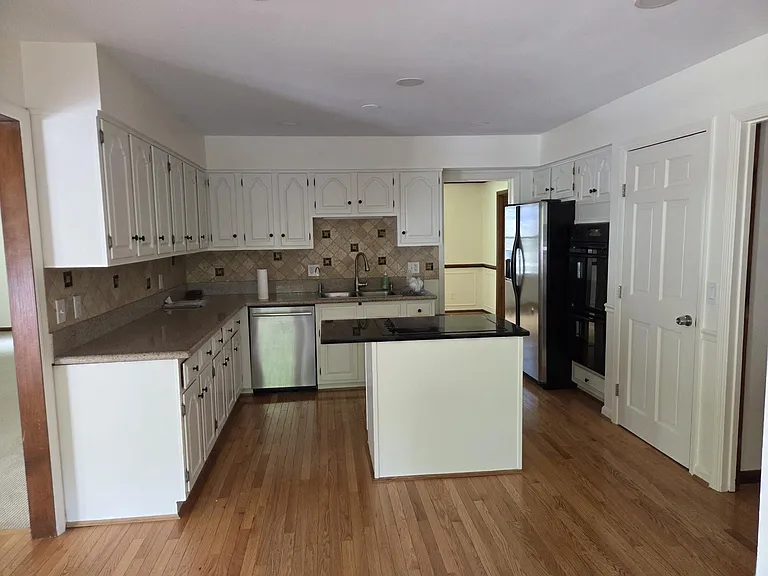 4614 Woodland Dr — Photo 8