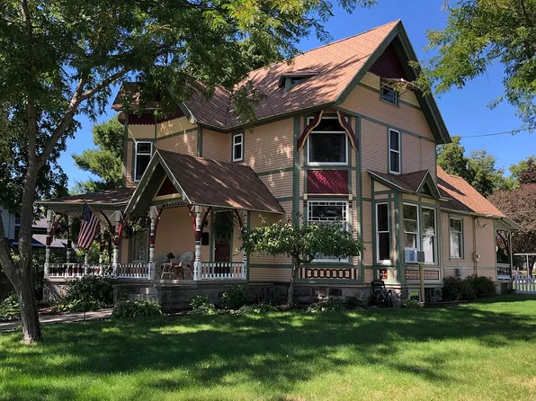 529 Avery St SE, Lowell, MI 49331