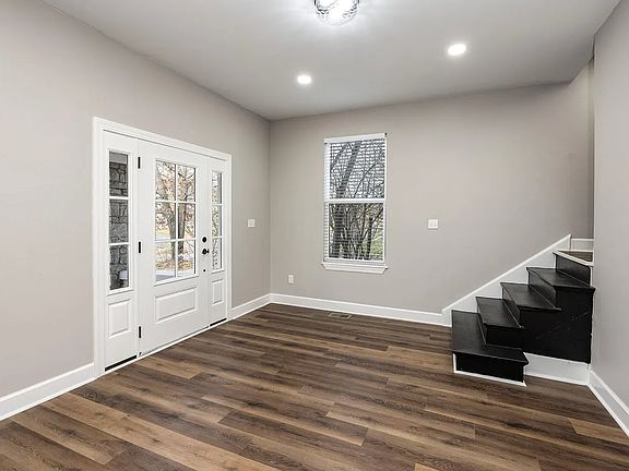 3rd image of 1105 W 24th St