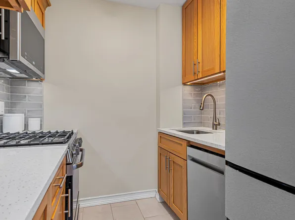 345 East 56th Street image 4 of 11