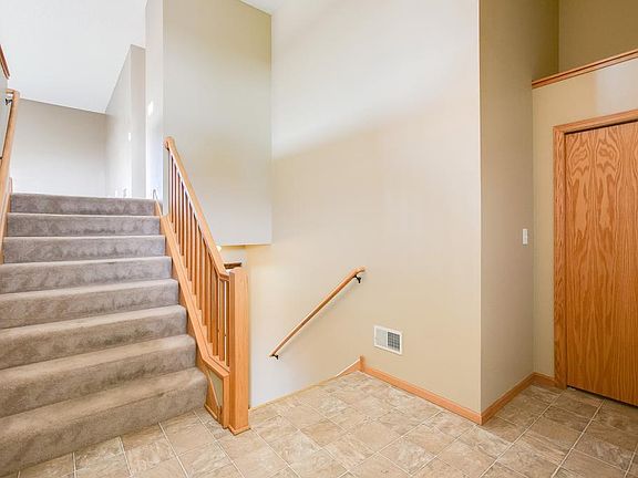 4th image of 716 Frontier Dr