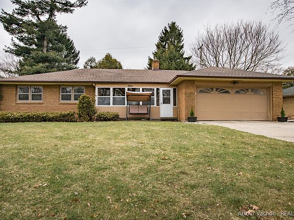 3rd image of 723 Strobel Ave NW