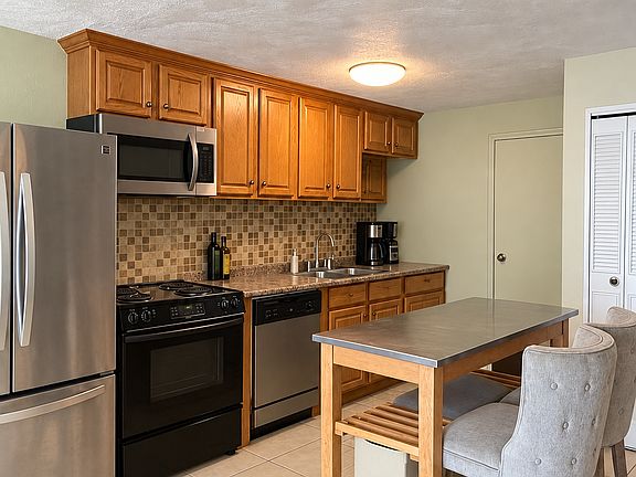 2nd image of 505 Washington Ave APT 26