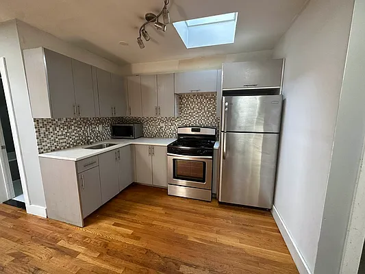 Rented by Premier Metro Realty Corp | media 13