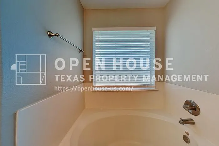 8307 Silver Lure Dr — Photo 10