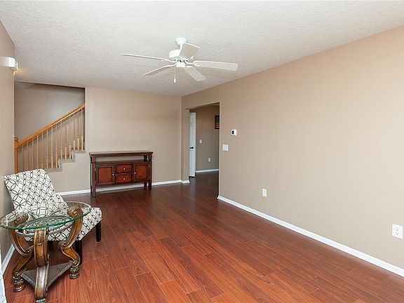 3rd image of 6117 Four Pines St