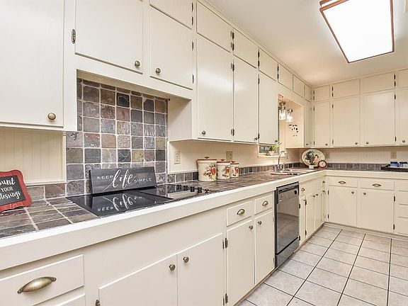 5th image of 3601 E Orange St