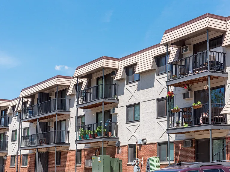 Oakdale Apartments — Photo 13