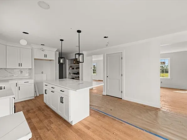 49 Thompson St, Middleboro, MA 02346