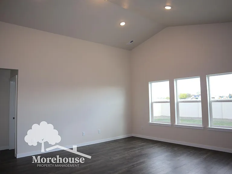 12423 Smugglers Basin St — Photo 10
