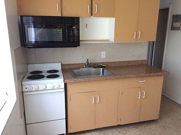 Kitchen (Built-in microwave), plenty of cabinets
