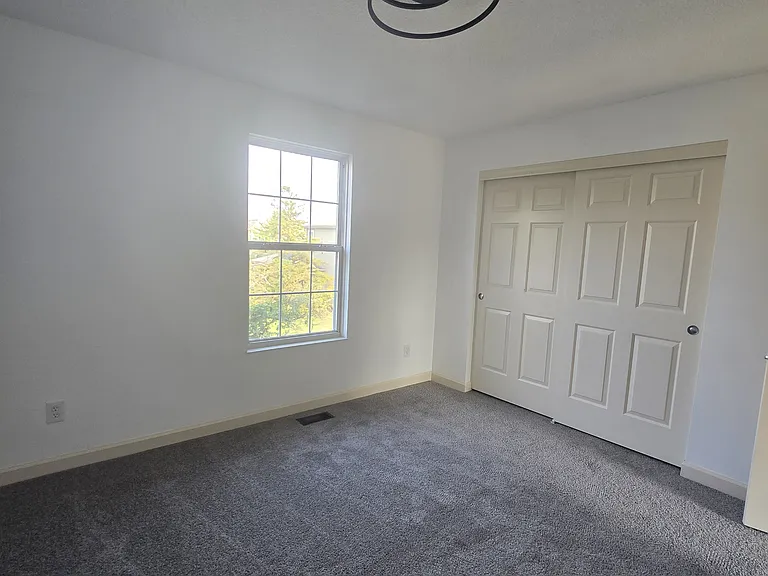 2032 Burbridge Ln — Photo 10