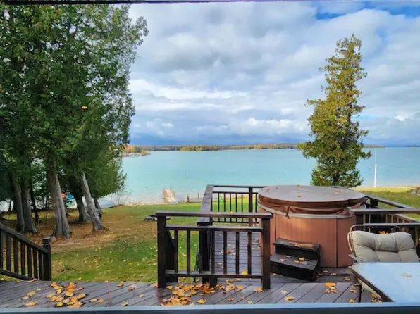 34688 S Fairbank Point Rd, Drummond Island, MI 49726