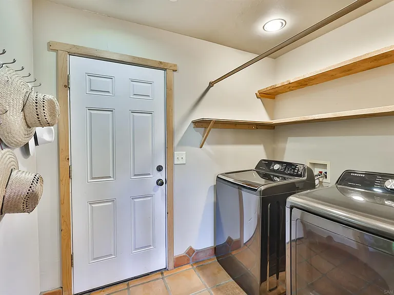 25933 Potrero Valley Rd — Photo 34