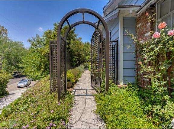4th image of 5466 Penfield Ave