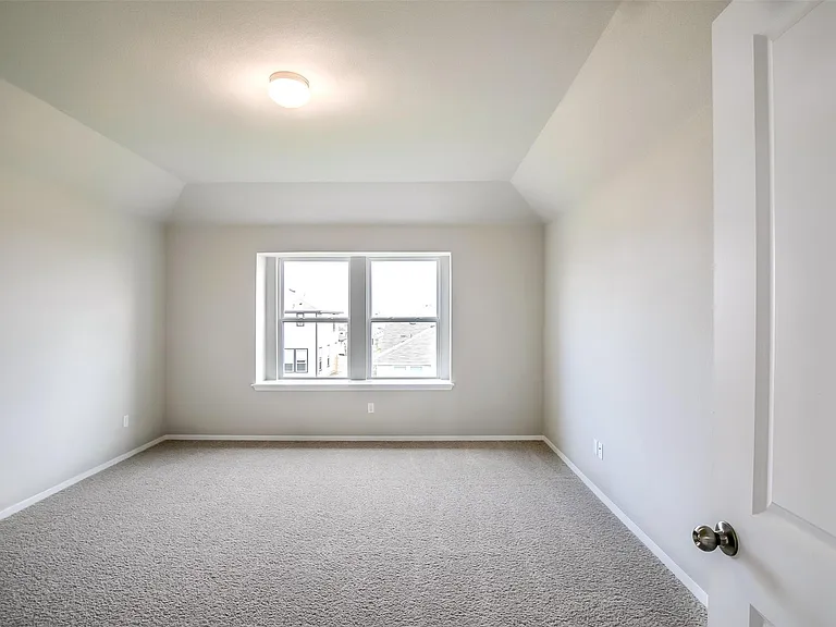 212 Stein Rd — Photo 17