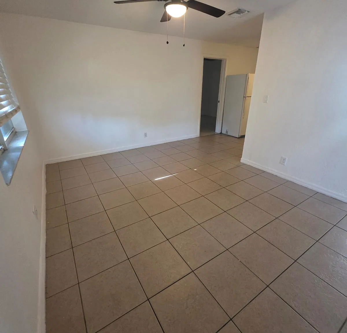 3 bed, 800 sqft, $2,200 — Photo 3