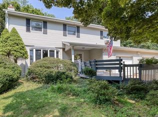 21 Colgate Rd, Greenlawn, NY 11740