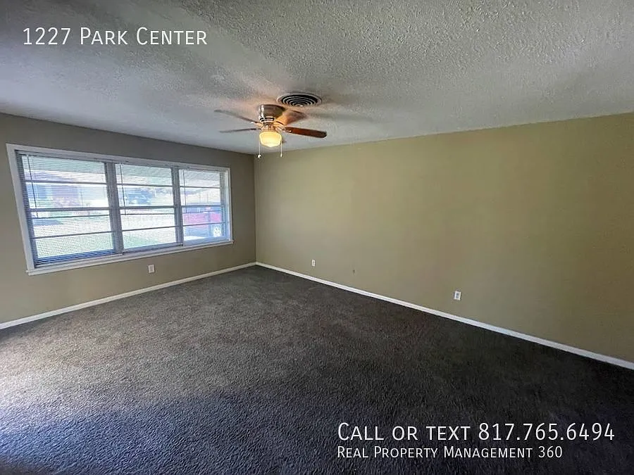 Charming South Fort Worth home on Corner lot — Photo 2
