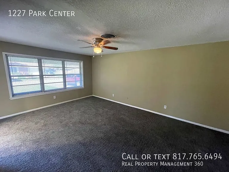 1227 Park Ctr — Photo 2