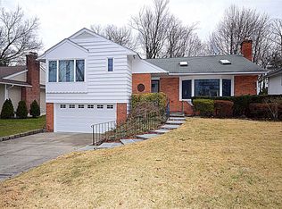 5 Gilbert Rd, Great Neck, NY 11024