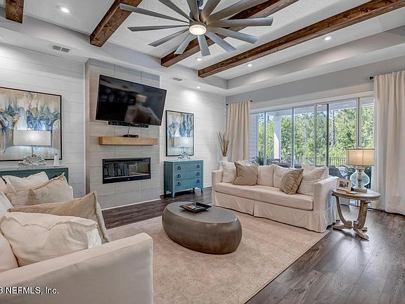 2nd image of 385 GLENNEYRE Circle