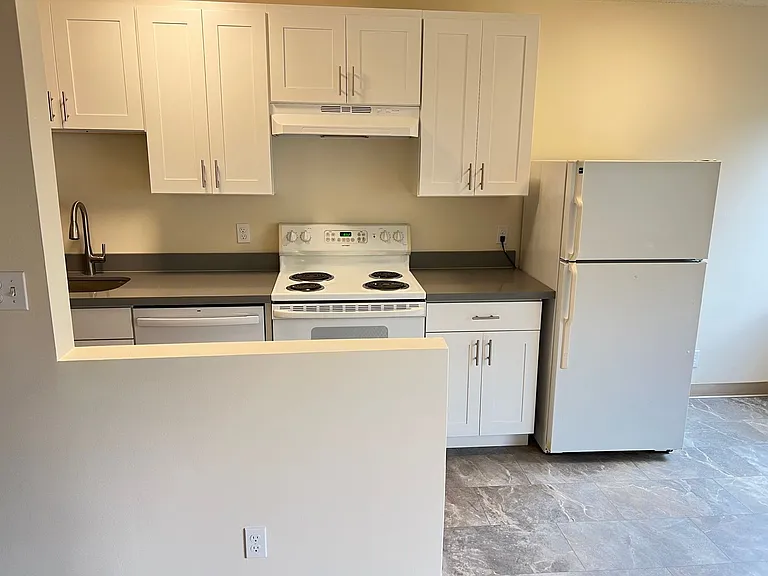 Lake Vista Apartments — Photo 13