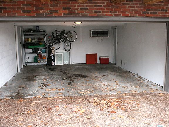 4th image of 4618 Holly St APT 46141