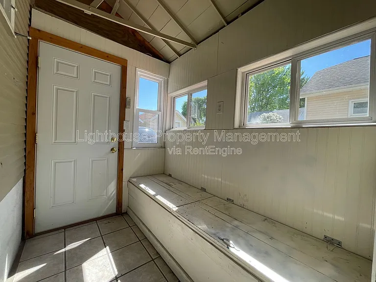 146 Lawrence St NE — Photo 15