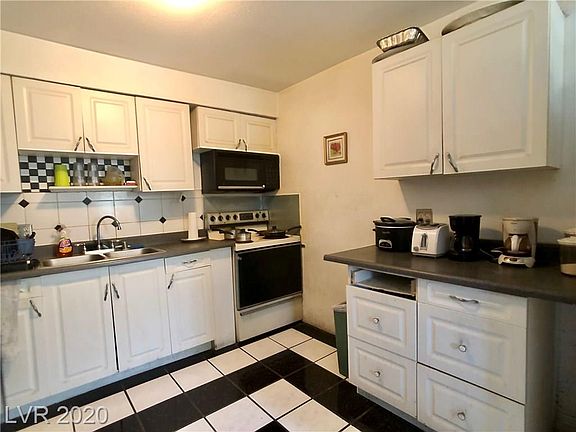 3rd image of 3432 Florrie Ave