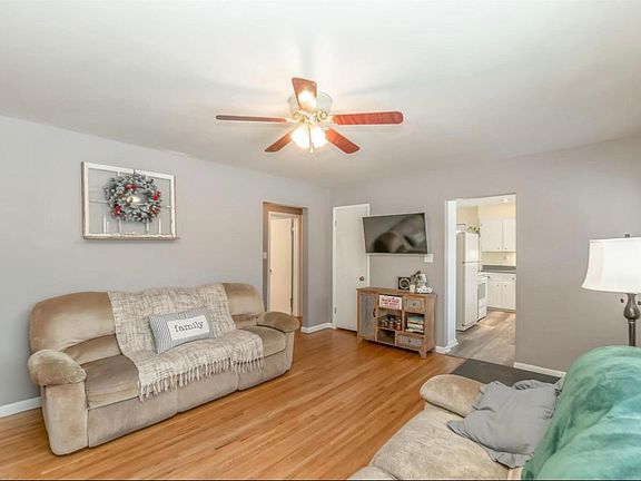 5th image of 1301 Hawthorne Dr