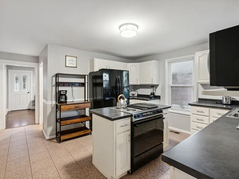 2415 Telegraph Rd — Photo 12