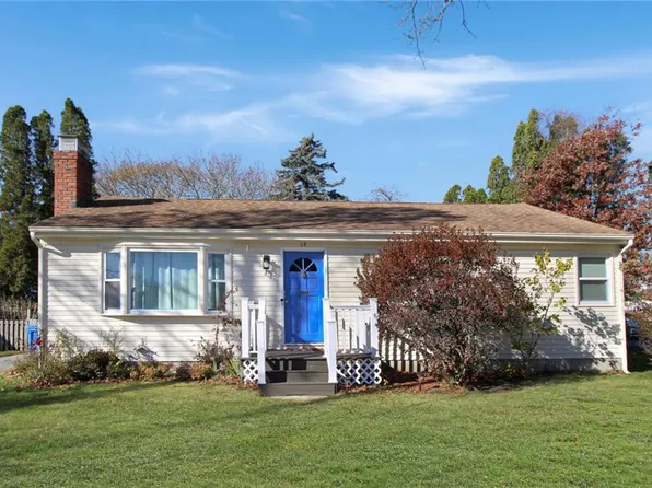 17 Wood Rd, Middletown, RI 02842