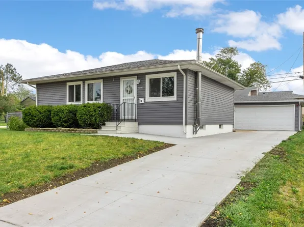 5040 Harbet Ave NW, Cedar Rapids, IA 52405