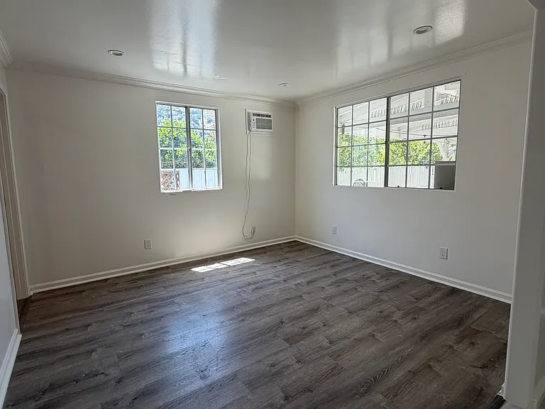 2327 1/2 Gatewood St — Photo 6
