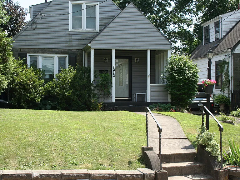 1212 Love St — Photo 2