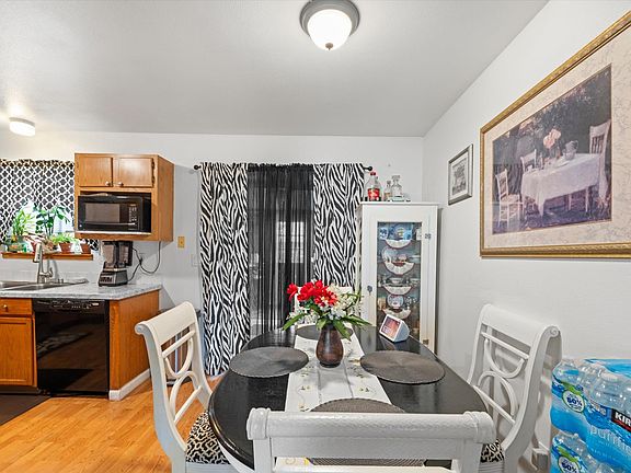 5th image of 836 S Elm St