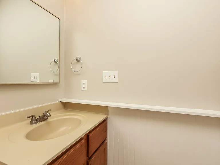 121 Lee Ct — Photo 16