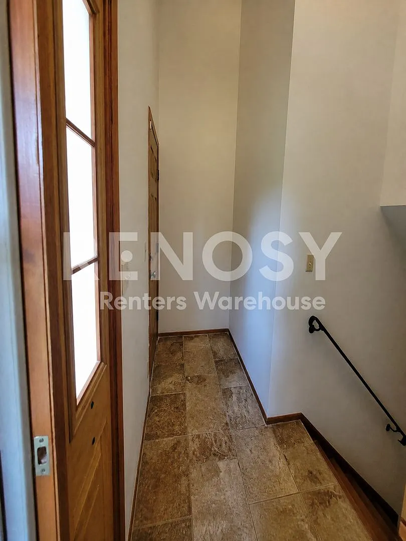 Available Now 3 Bedroom 3 Bath Single Family Home in Edina — Photo 3