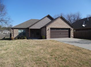 66 Granada St, Fayetteville, AR 72703