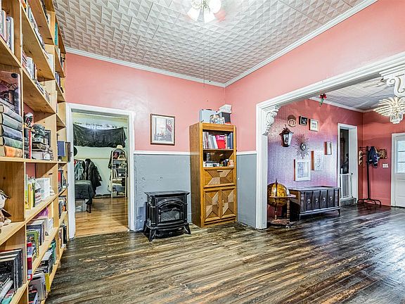 5th image of 231 Spring St