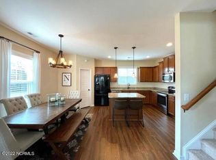 423 Bald Cypress Ln, Sneads Ferry, NC 28460