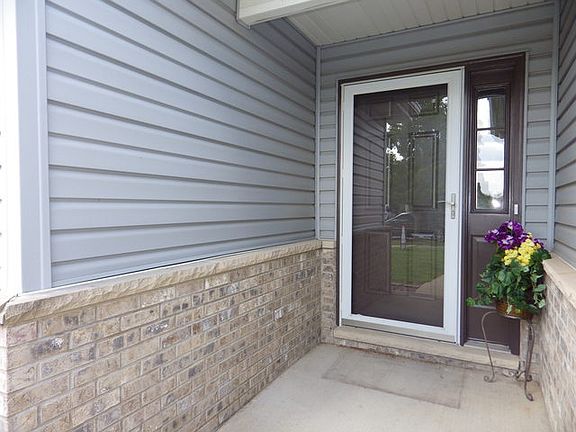 3rd image of 732 Blackhawk Dr
