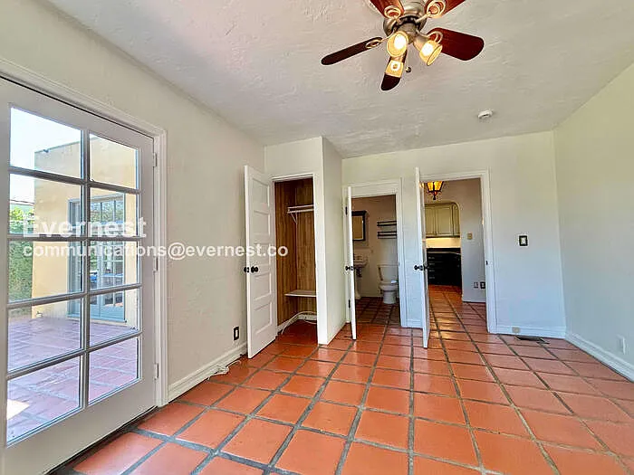132 N Crescent Heights Blvd — Photo 15