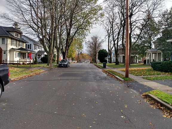 4th image of 160 Ward St