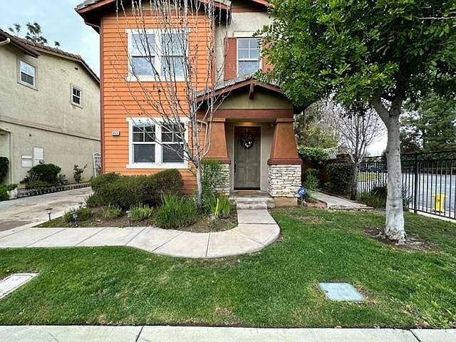 1st image of 935 Evergreen Cir