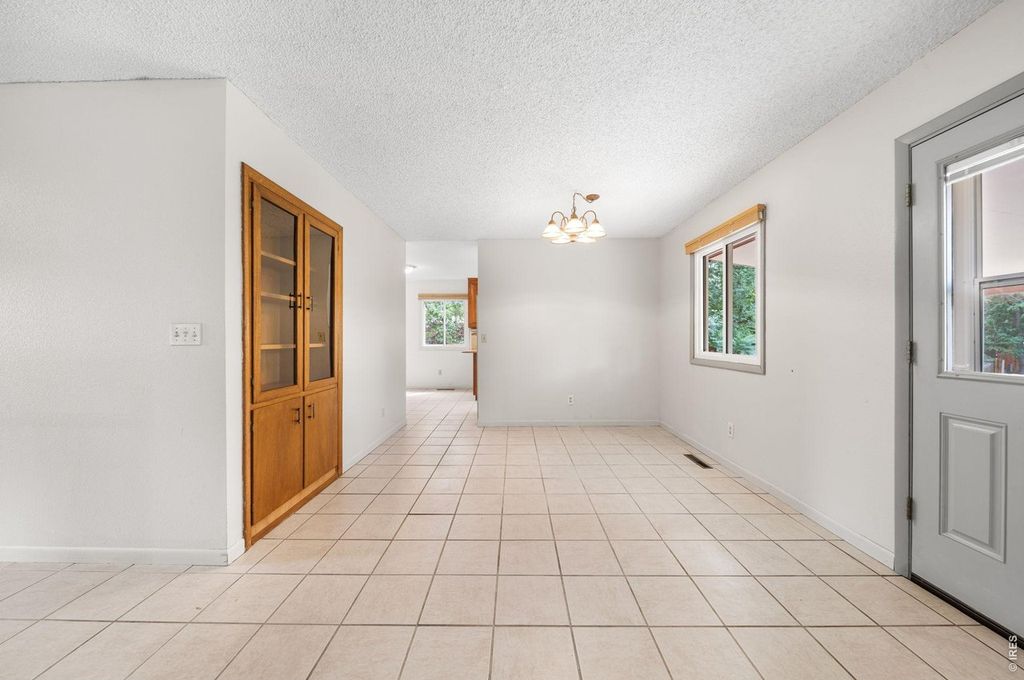 2209 Arron Dr