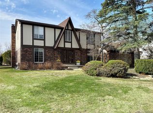 6132 Ledgeway Dr, West Bloomfield, MI