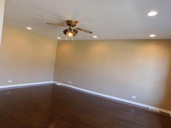 3rd image of 802 Cromwell Ave