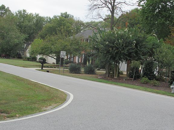 Exterior Neighborhood (street photo)